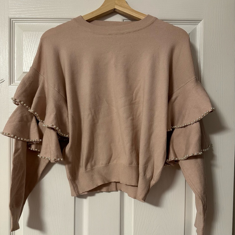 Soft long sleeve with pearls on sleeves
